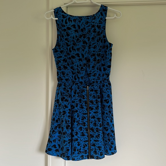 Cute blue dress with zippered back detail - Picture 4 of 7